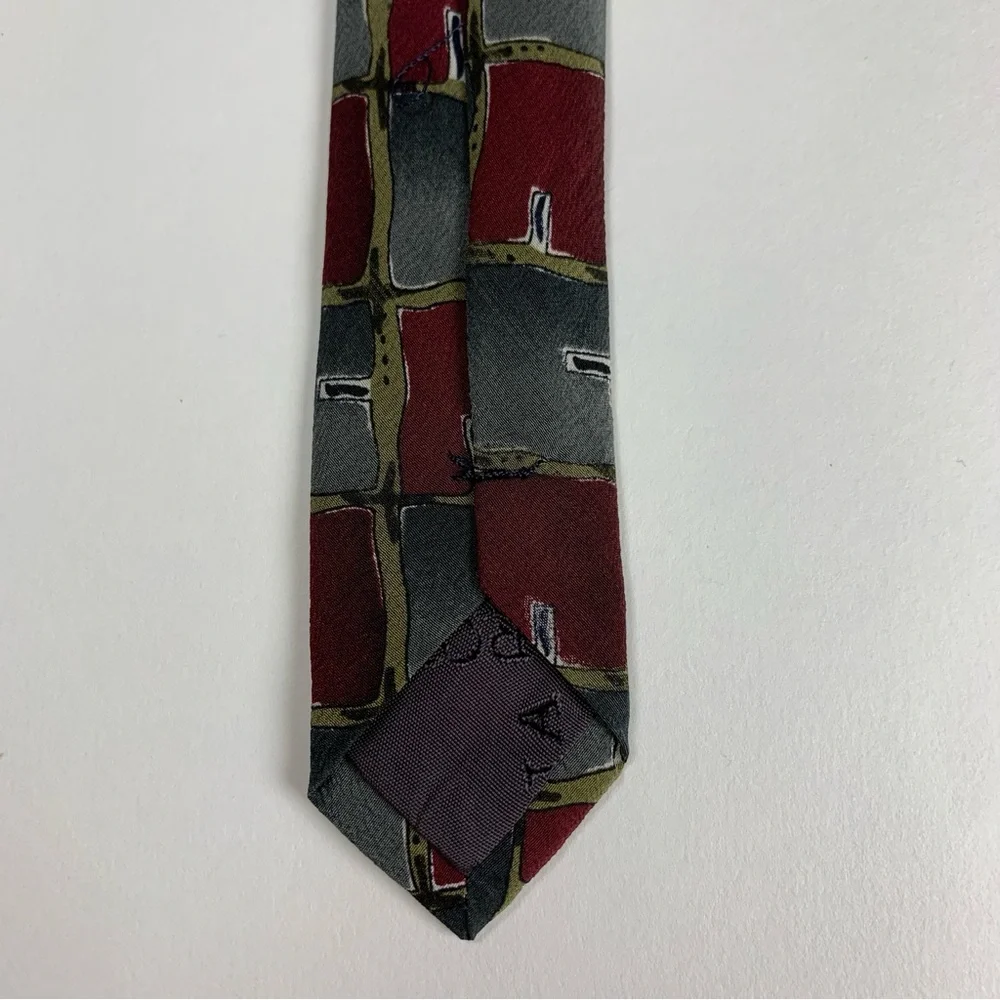 J.‎ Garcia Tie Men's 100% Silk Red Gray Made in Korea 3.75